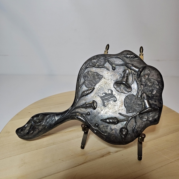 Vintage Art Nouveau silver-plated hand mirror Ornate Motif Floral Design - Picture 3 of 13